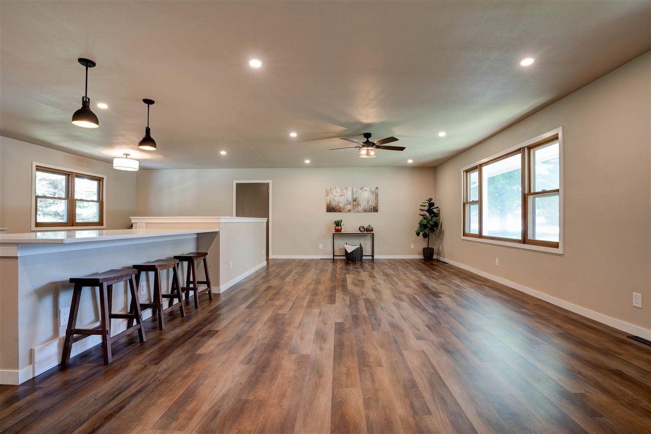 835 3rd Place Kalona, IA 52247 - Photo 4 of 30 Gallery Image 4