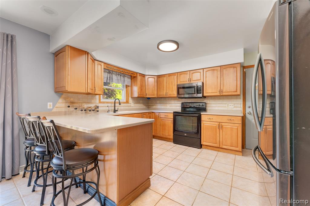 6879 Crofoot Road Fowlerville, MI 48836 - Photo 8 of 35