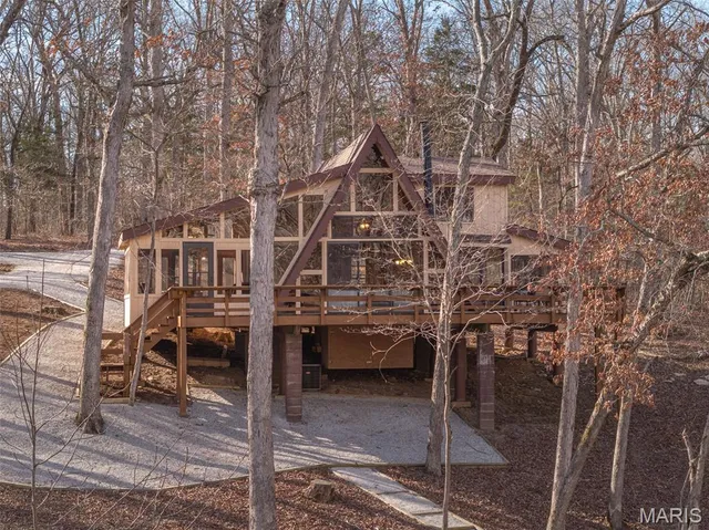 $439,900 | 402 Cervina Woods Drive, Innsbrook, MO 63390