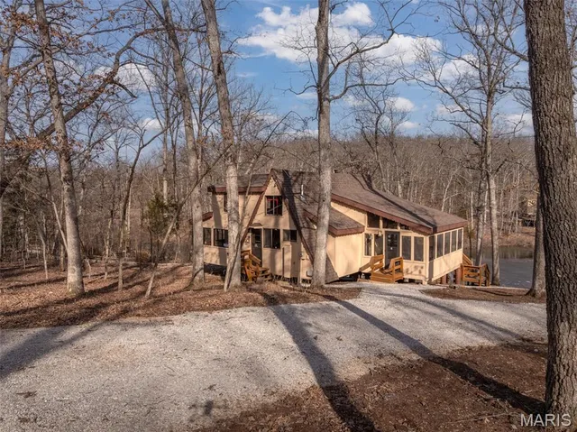 $439,900 | 402 Cervina Woods Drive, Innsbrook, MO 63390