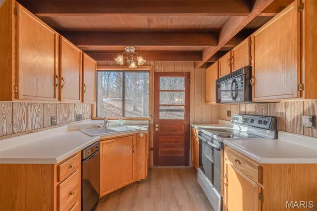 $439,900 | 402 Cervina Woods Drive, Innsbrook, MO 63390