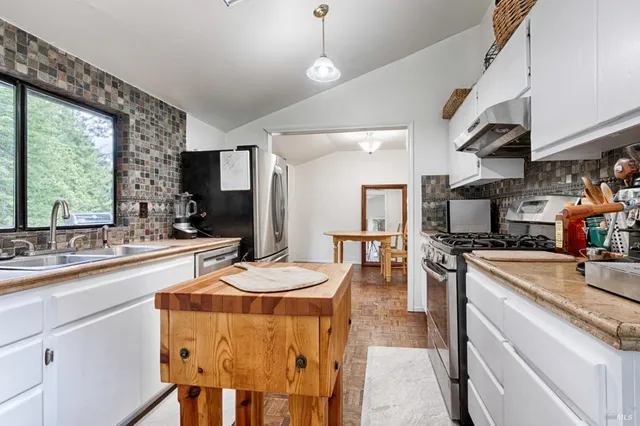 $997,000 | 19500 Mountain View Road, Boonville, CA 95415