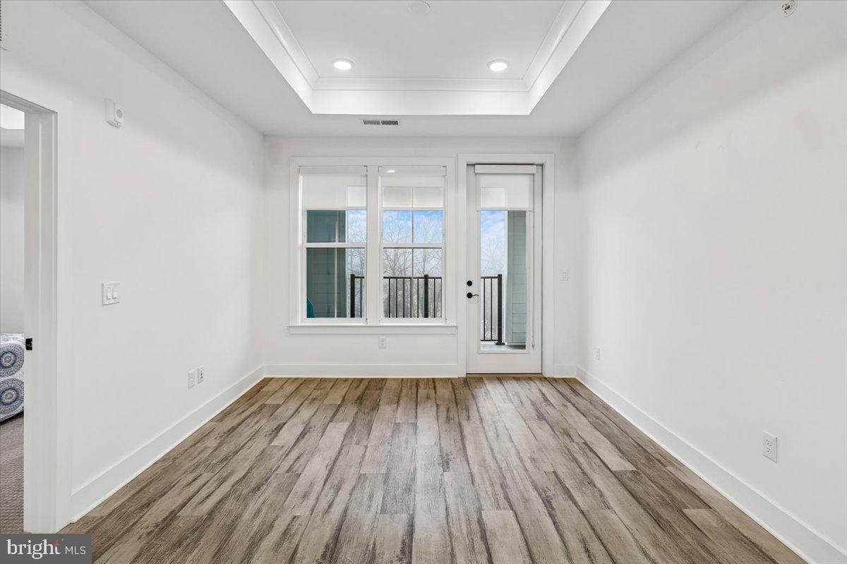 78 Old Mill Bottom Road North, Unit 409 Annapolis, MD 21409 - Photo 11 of 50 Living Room/Balcony