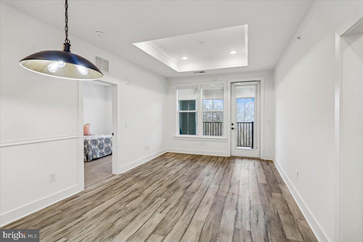 78 Old Mill Bottom Road North, Unit 409 Annapolis, MD 21409 - Photo 8 of 50 Dining/Living Room