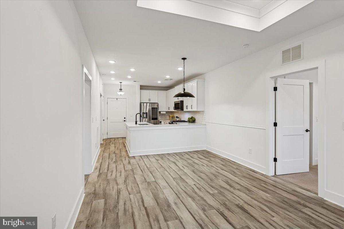 78 Old Mill Bottom Road North, Unit 409 Annapolis, MD 21409 - Photo 9 of 50 Dining/Living Room