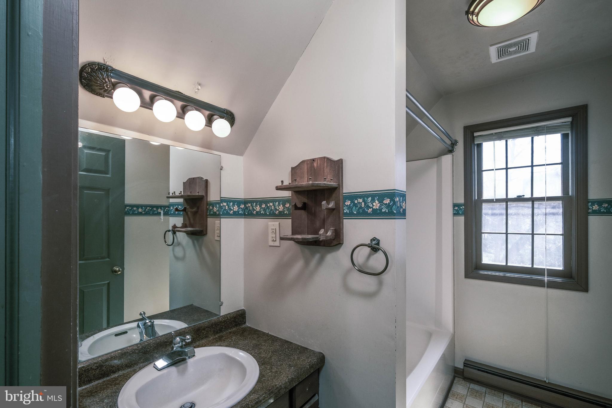 107 Richmond Road Front Royal, VA 22630 - Photo 49 of 75 Full hall bathroom
