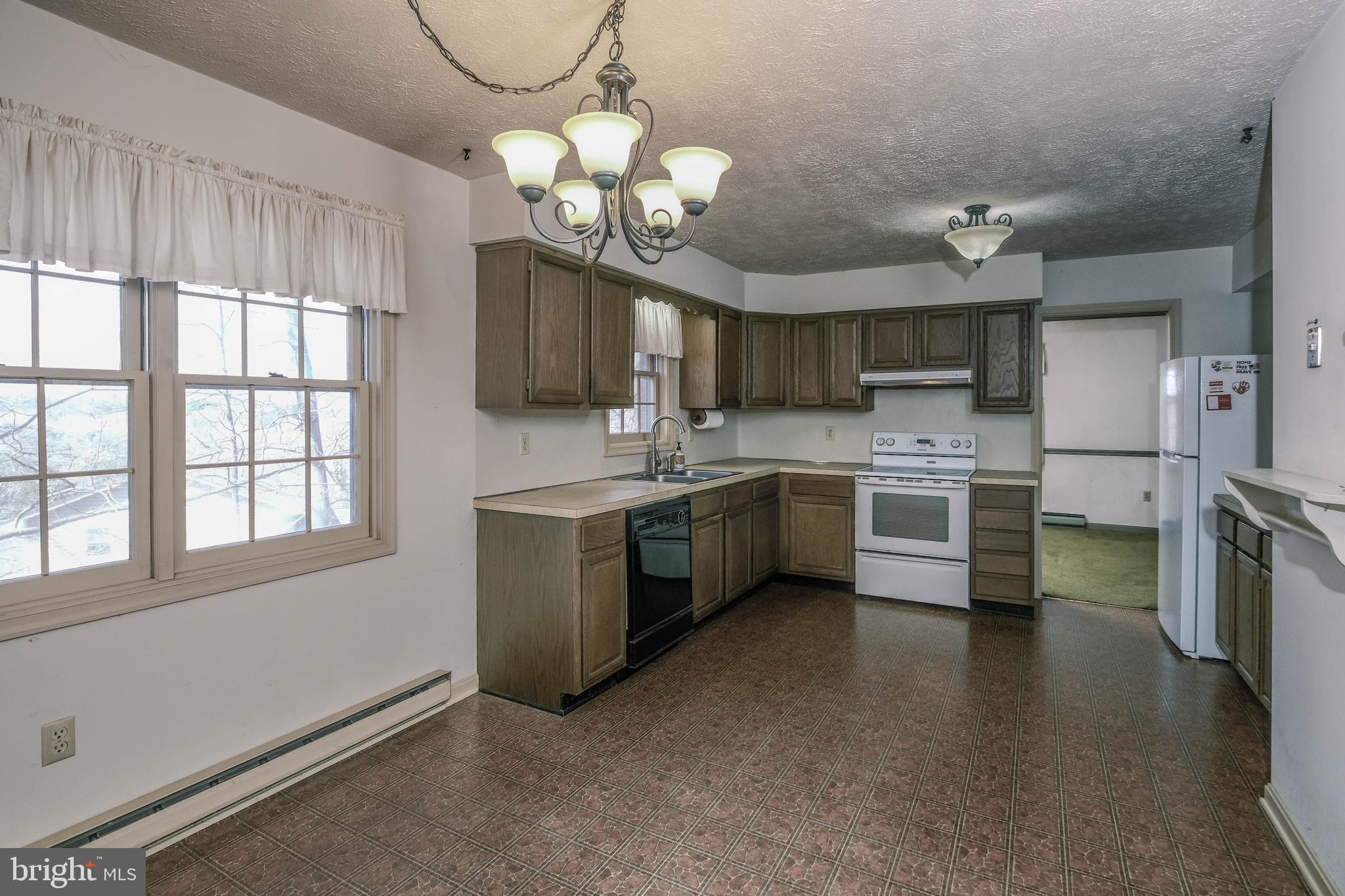 107 Richmond Road Front Royal, VA 22630 - Photo 5 of 72 Eat-in kitchen with a large footprint
