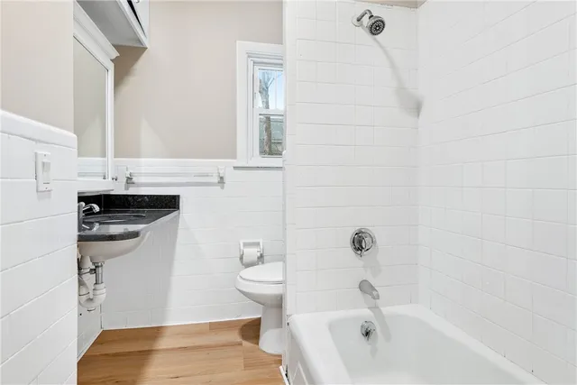 $3,500 | 427 Spring Street, Unit 2, Newport, RI 02840