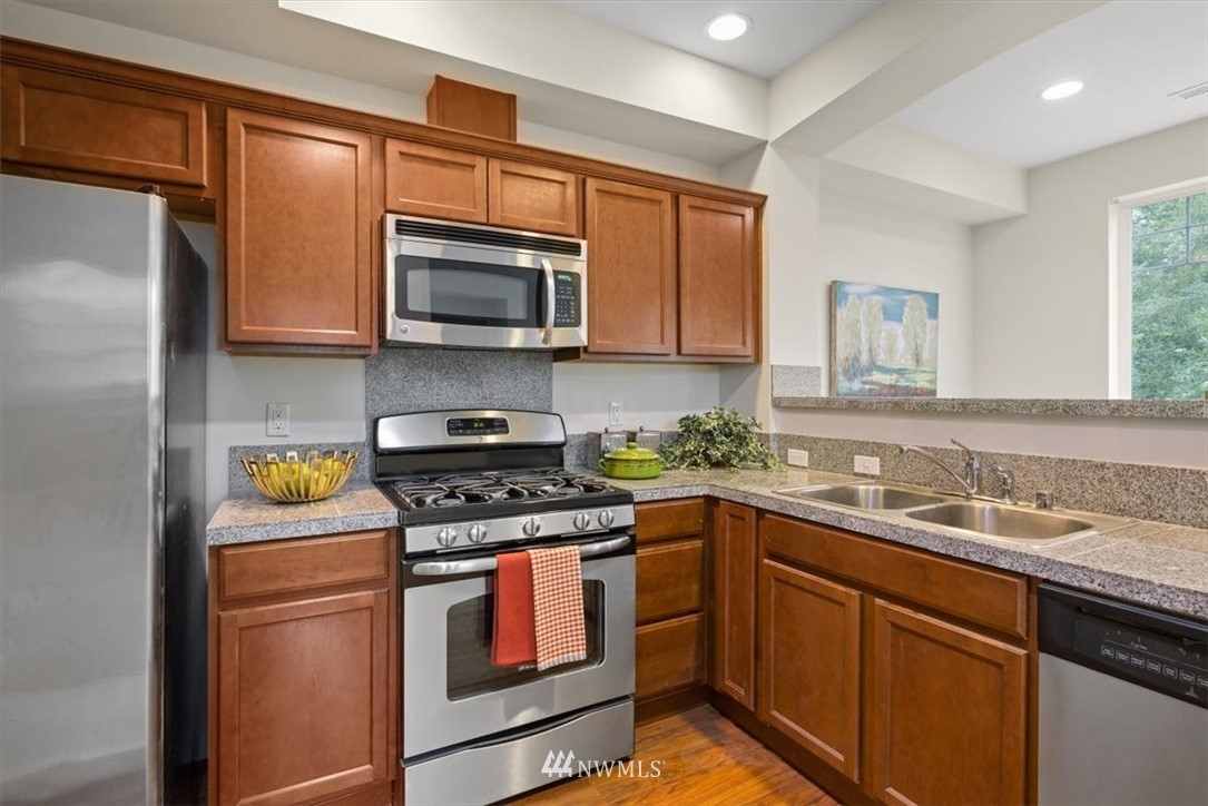 19102 20th Drive Southeast, Unit E101 Bothell, WA 98012 - Photo 5 of 39