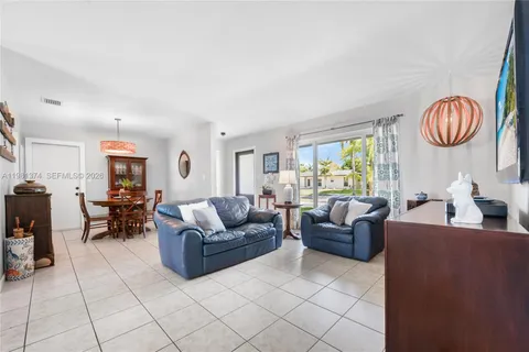 $745,000 | 18044 Southwest 89th Place, Palmetto Bay, FL 33157