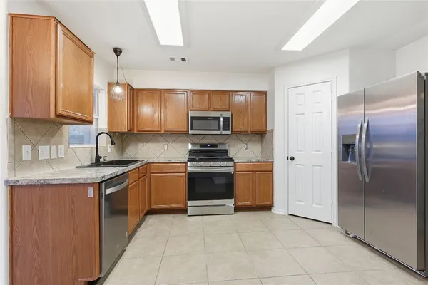 $1,875 | 2318 Village Leaf Drive, Spring, TX 77386