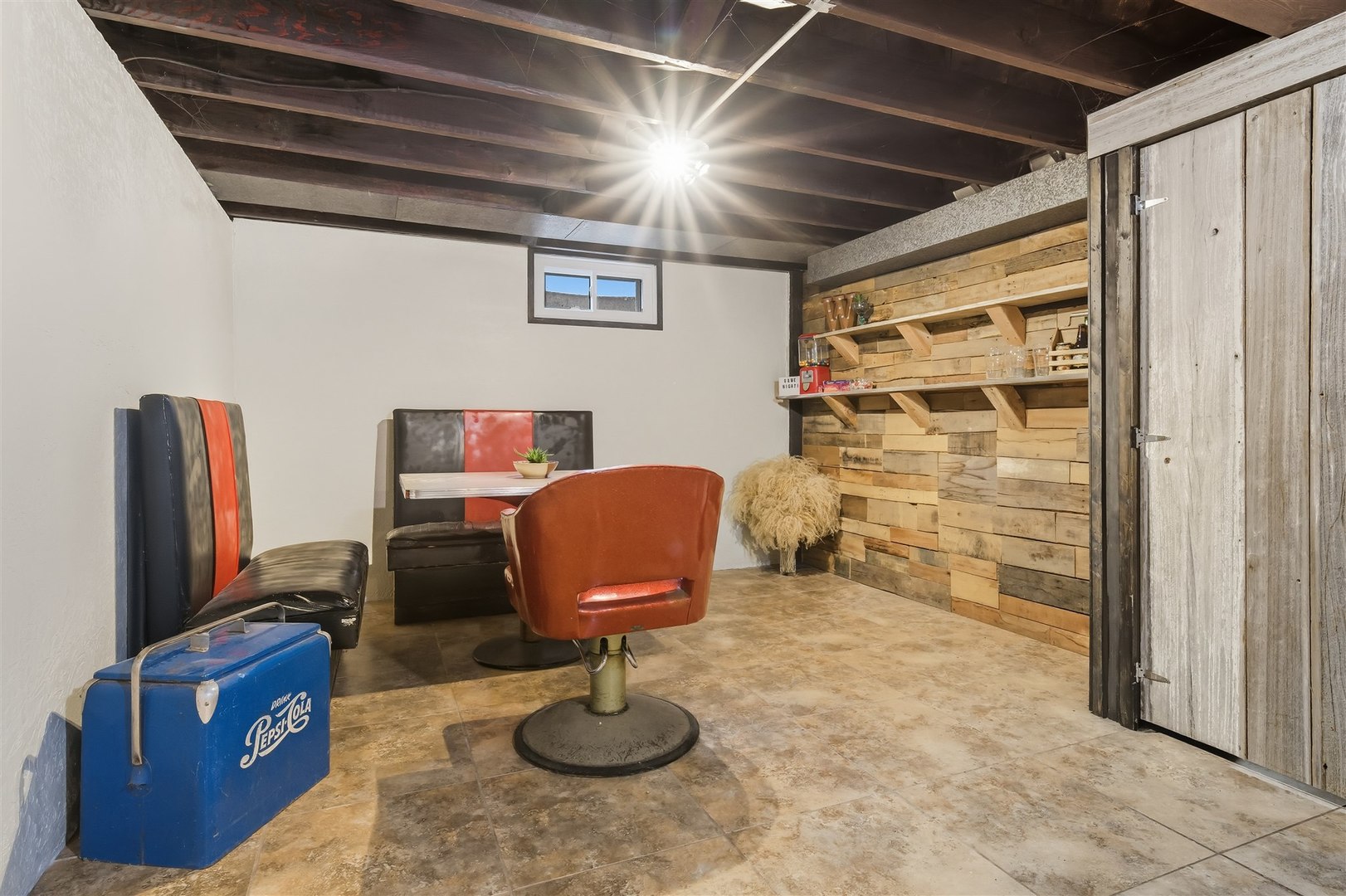 1103 Morgan Street Normal, IL 61761 - Photo 23 of 35 a room with furniture