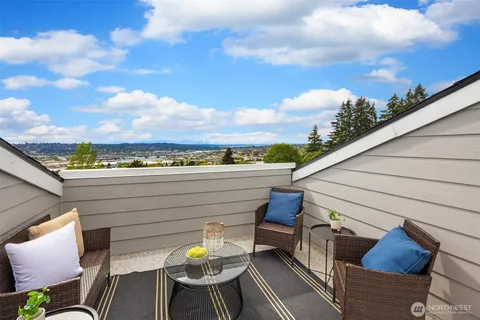$649,950 | 4403 Greenwood Avenue North, Unit 301, Seattle, WA 98103