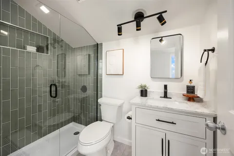 $649,950 | 4403 Greenwood Avenue North, Unit 301, Seattle, WA 98103