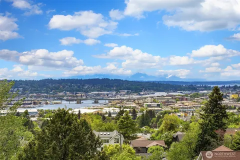 $649,950 | 4403 Greenwood Avenue North, Unit 301, Seattle, WA 98103