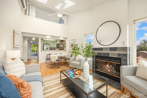 $649,950 | 4403 Greenwood Avenue North, Unit 301, Seattle, WA 98103