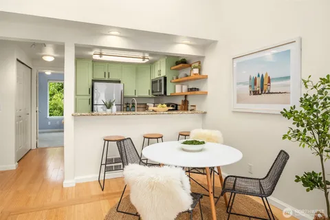 $649,950 | 4403 Greenwood Avenue North, Unit 301, Seattle, WA 98103