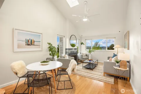 $649,950 | 4403 Greenwood Avenue North, Unit 301, Seattle, WA 98103