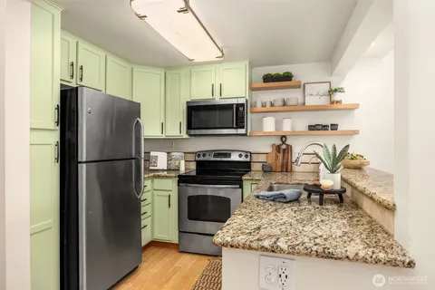 $649,950 | 4403 Greenwood Avenue North, Unit 301, Seattle, WA 98103