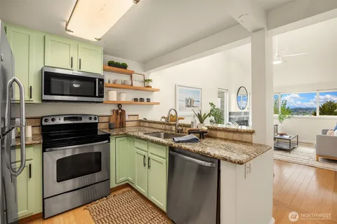 $649,950 | 4403 Greenwood Avenue North, Unit 301, Seattle, WA 98103