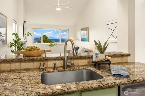 $649,950 | 4403 Greenwood Avenue North, Unit 301, Seattle, WA 98103