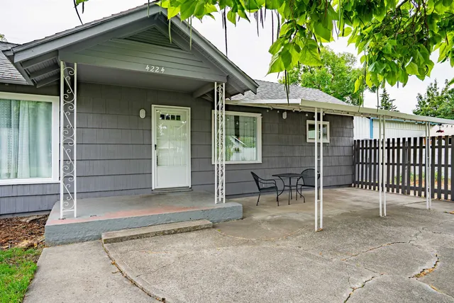 $300,000 | 4224 North Washington Street, Spokane, WA 99205