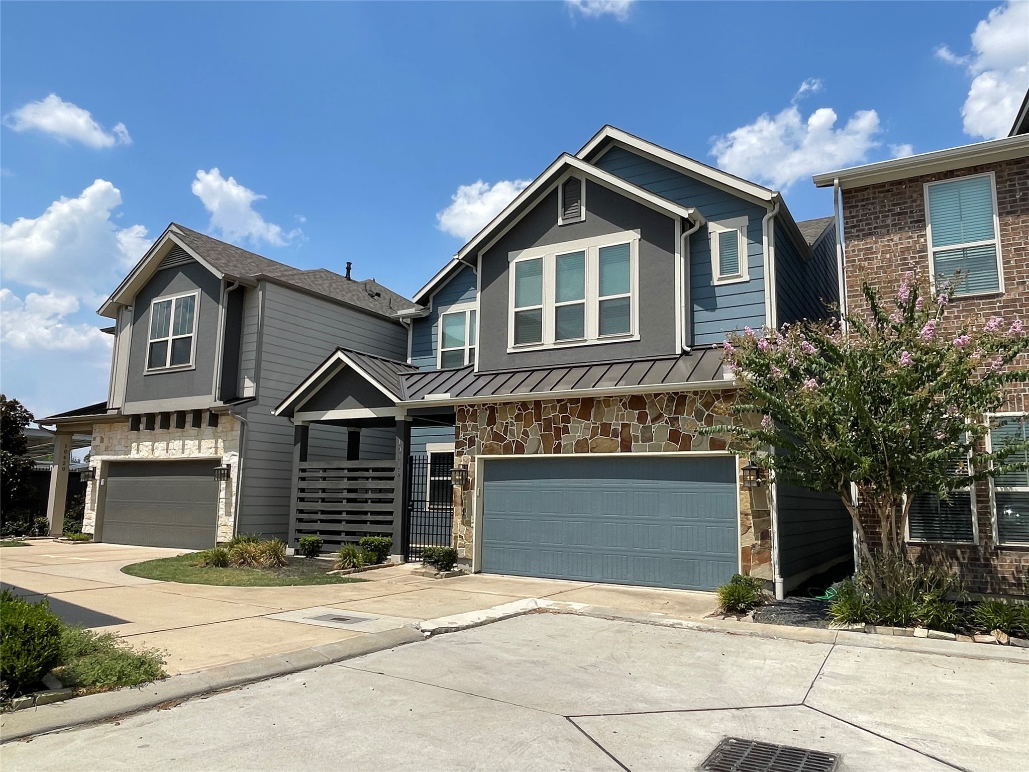 10418 Quiet Courtyard Road Houston, TX 77043 - Photo 3 of 48