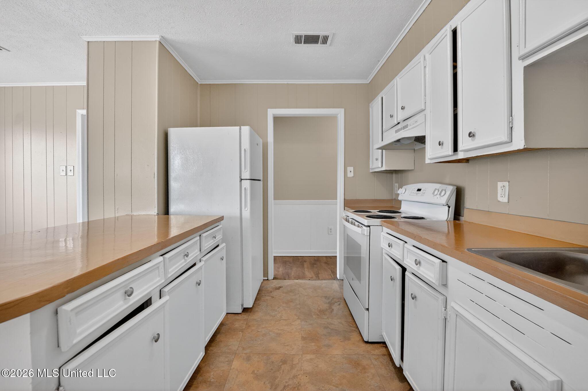 4597 Kirkley Drive Jackson, MS 39206 - Photo 27 of 44 27_4597_Kirkley_Dr_Jackson_MS_39206-Kitc