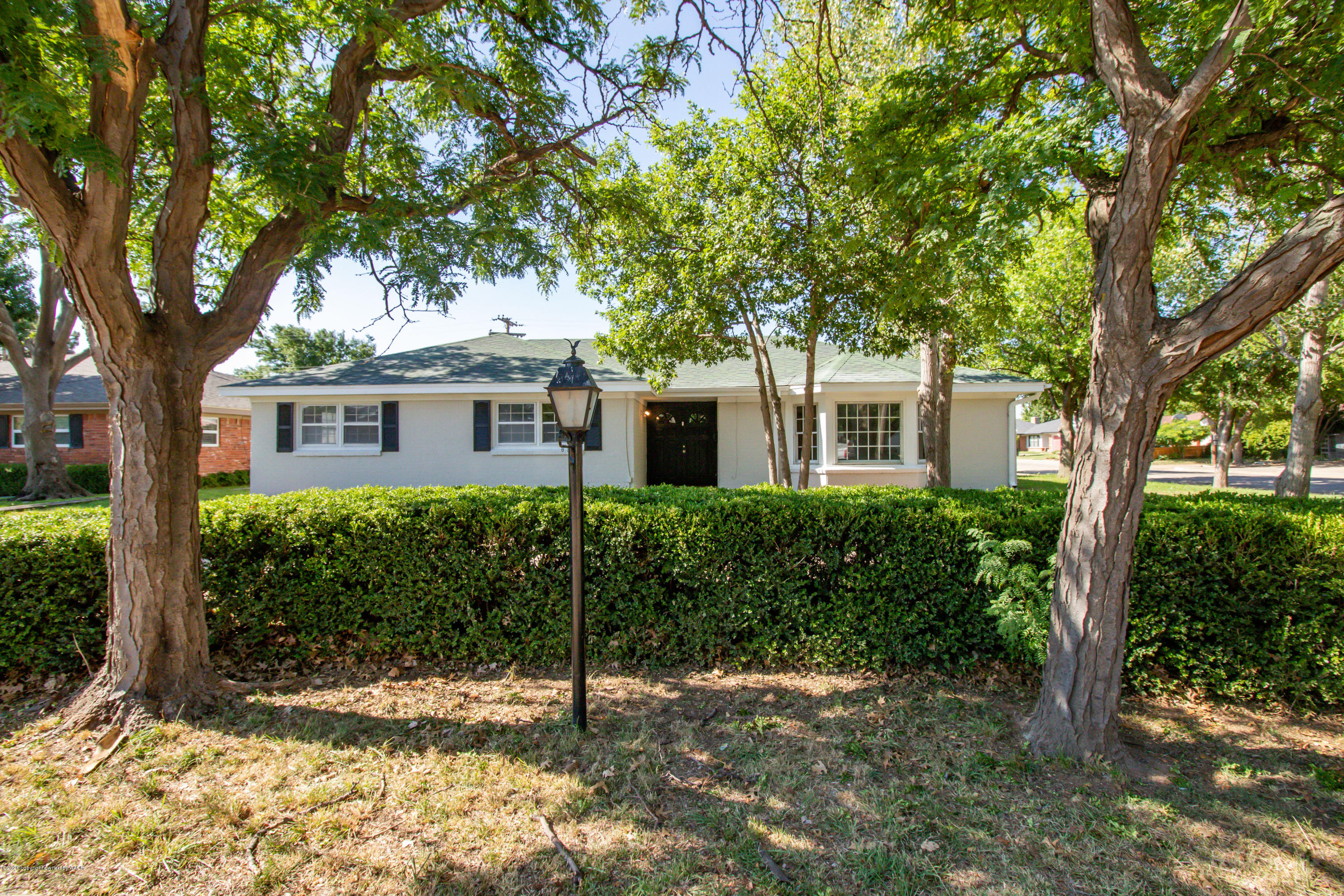 6605 Dreyfuss Road Amarillo, TX 79106 - Photo 1 of 39 a front view of a house with a yard