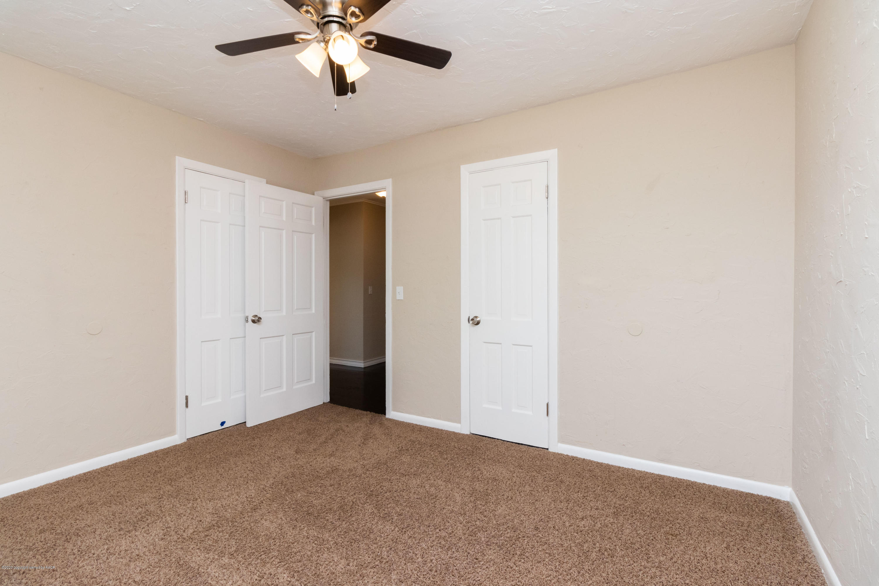 6605 Dreyfuss Road Amarillo, TX 79106 - Photo 14 of 39 a view of an empty room and chandelier fan