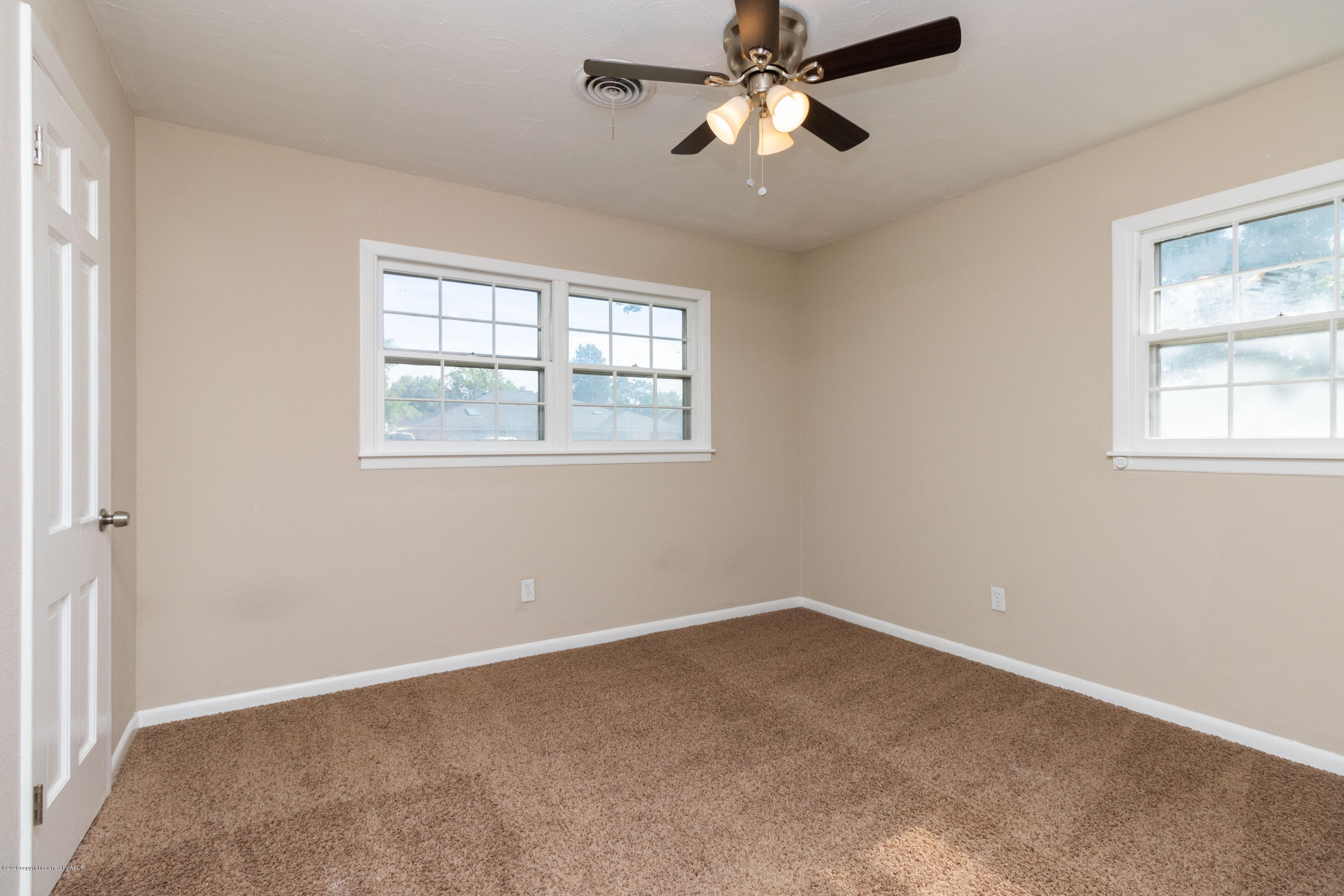 6605 Dreyfuss Road Amarillo, TX 79106 - Photo 15 of 39 a view of an empty room with a window