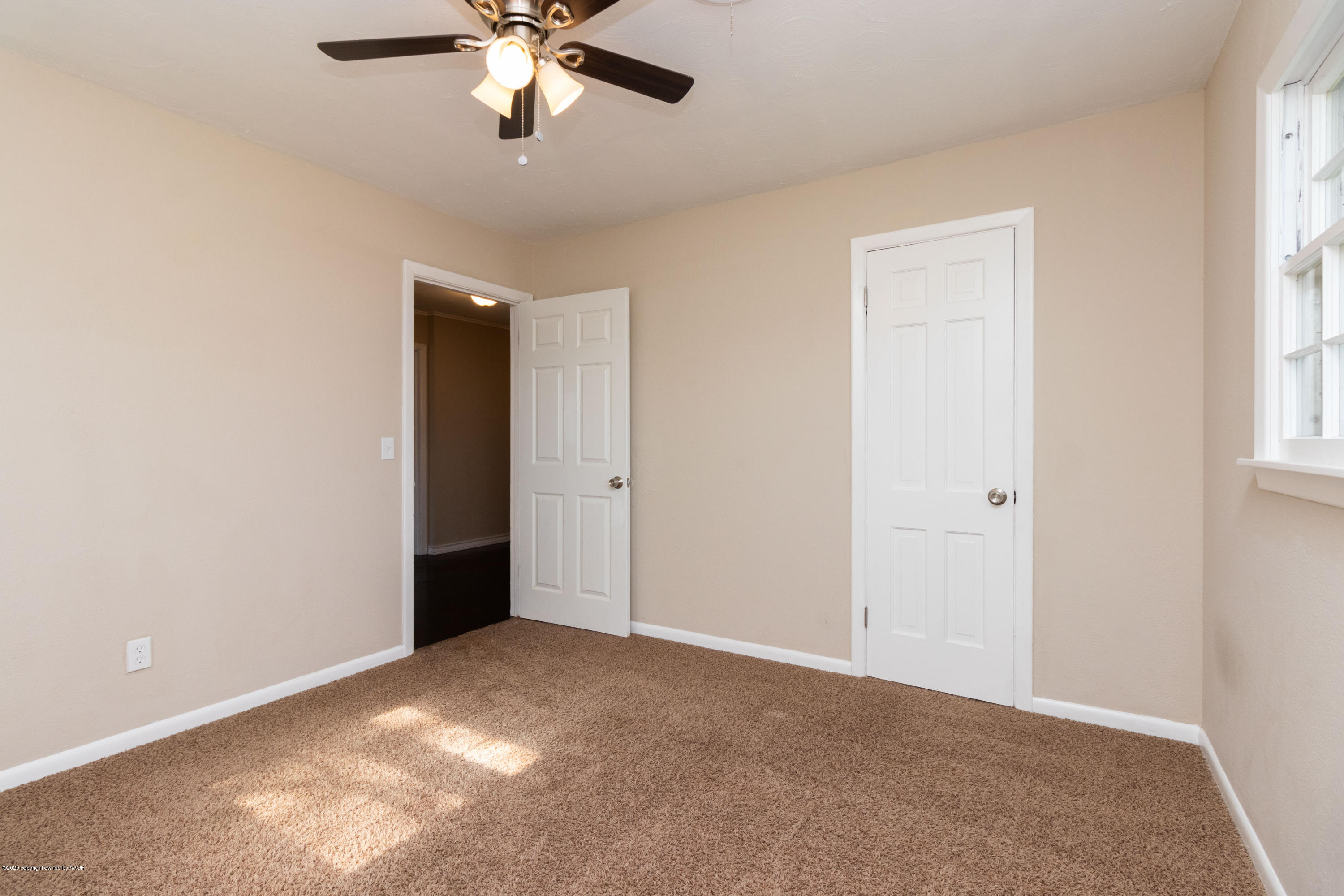 6605 Dreyfuss Road Amarillo, TX 79106 - Photo 16 of 39 a view of an empty room with a window