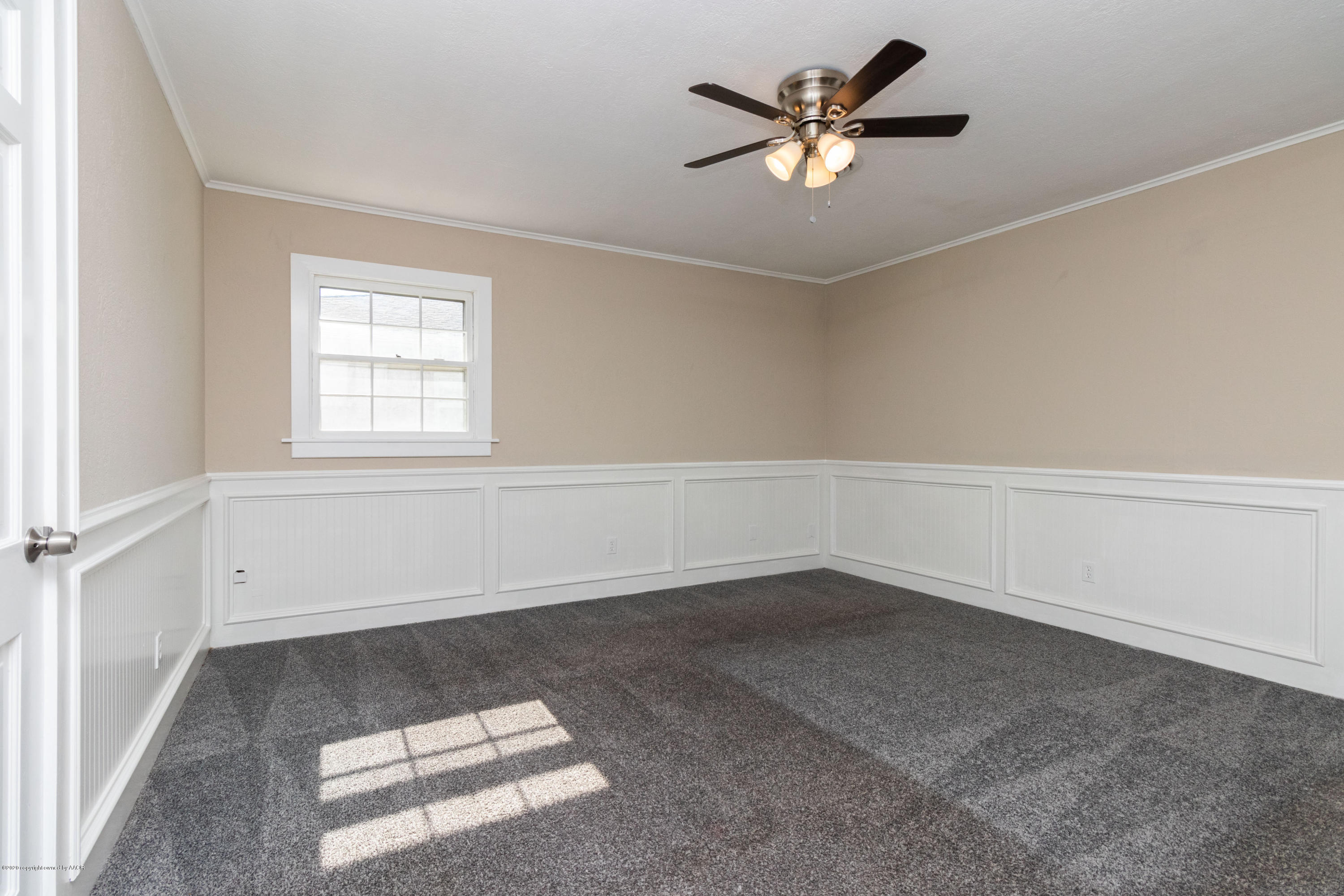 6605 Dreyfuss Road Amarillo, TX 79106 - Photo 17 of 39 an empty room with a window and a ceiling fan