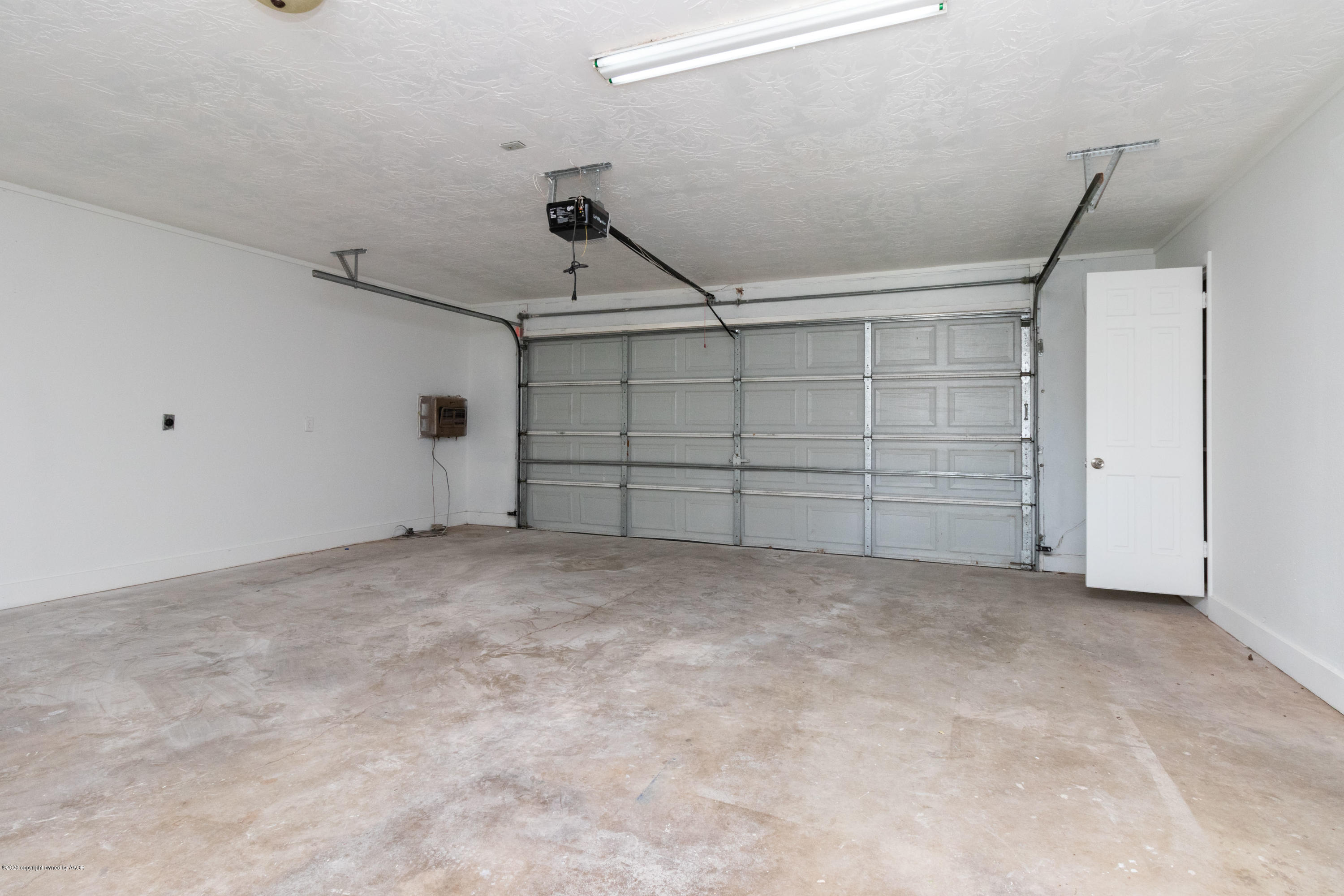 6605 Dreyfuss Road Amarillo, TX 79106 - Photo 29 of 39 a view of a garage