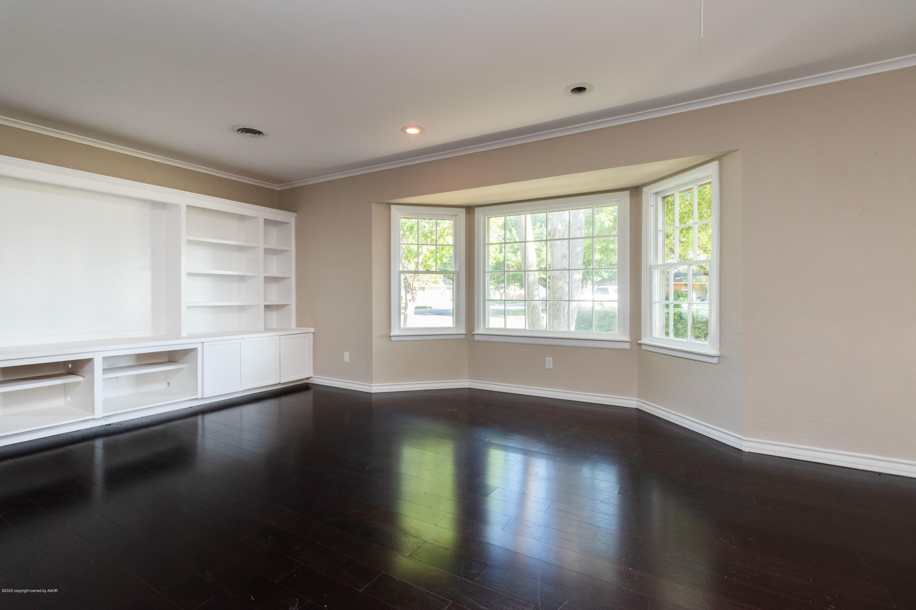 6605 Dreyfuss Road Amarillo, TX 79106 - Photo 4 of 39 a view of an empty room with wooden floor and a window