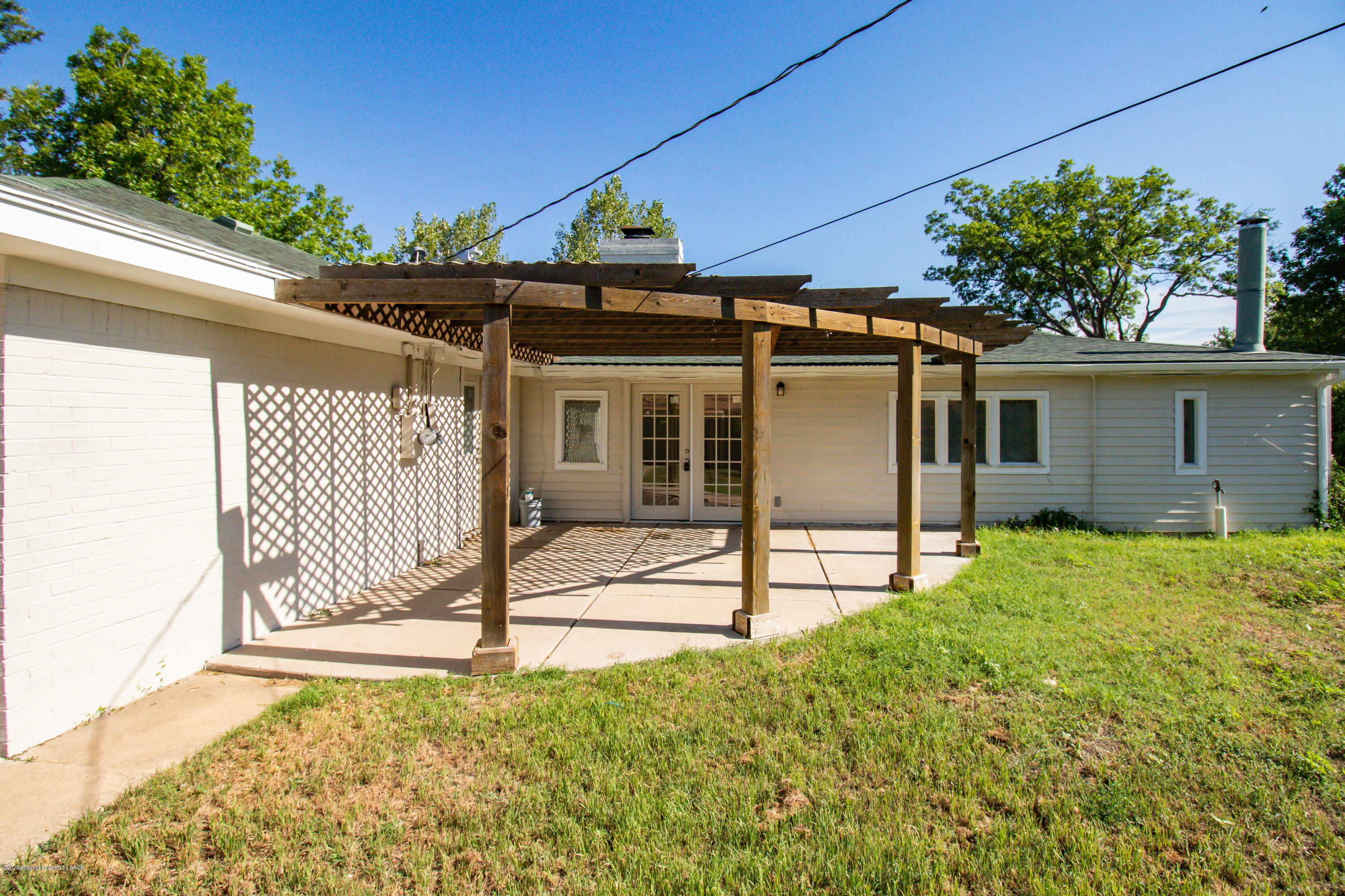 6605 Dreyfuss Road Amarillo, TX 79106 - Photo 31 of 39 a view of a backyard with a garden