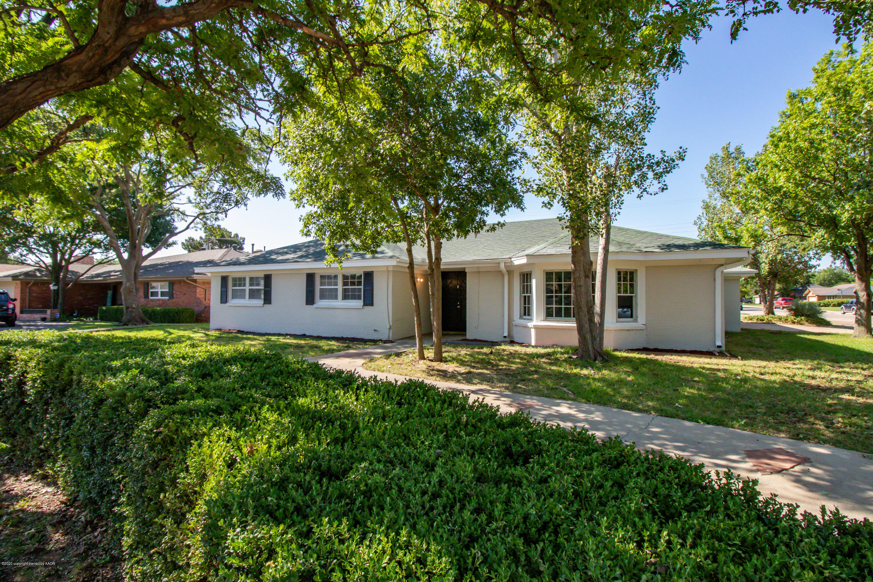 6605 Dreyfuss Road Amarillo, TX 79106 - Photo 37 of 39 a front view of a house with a garden