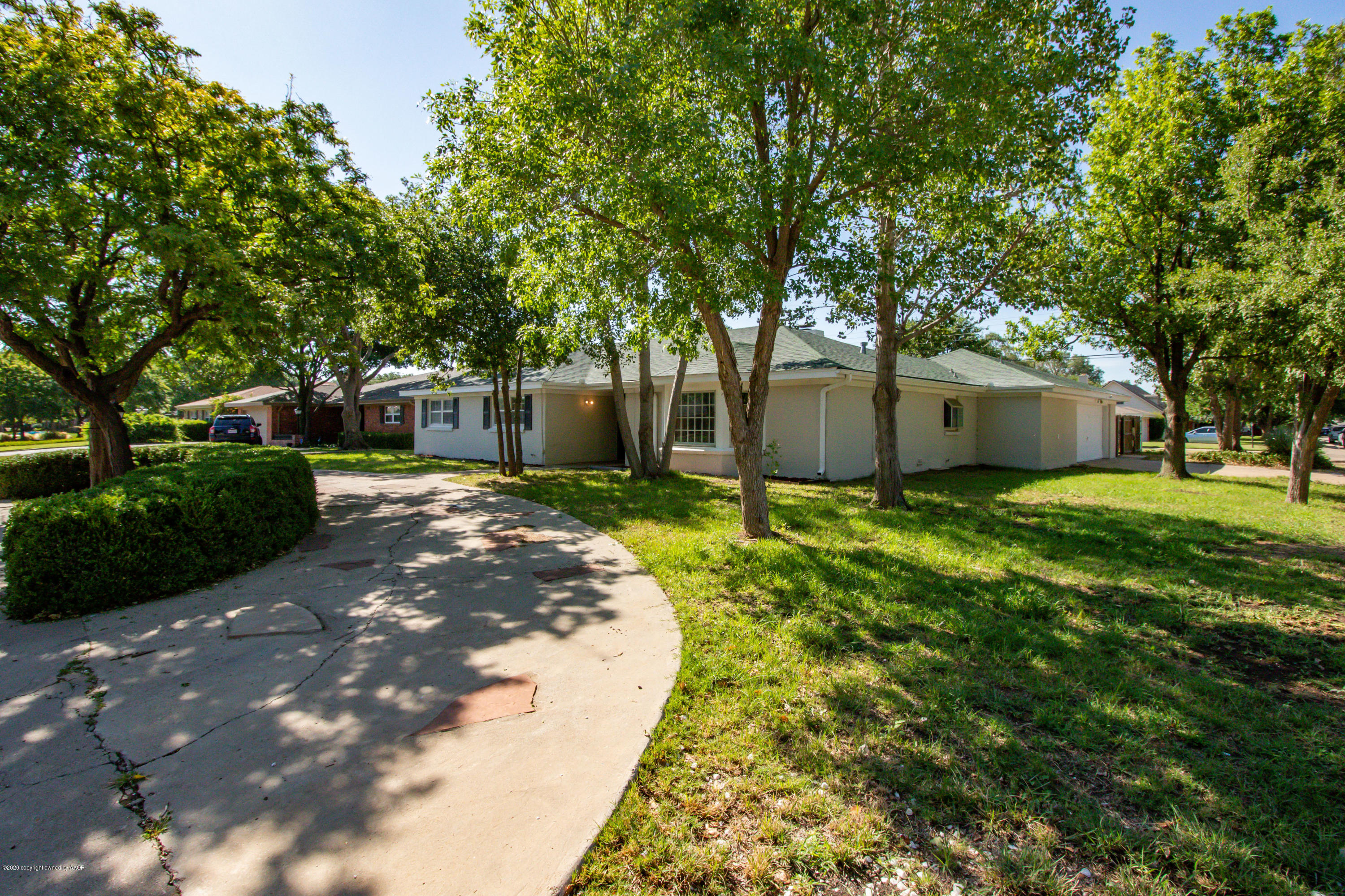 6605 Dreyfuss Road Amarillo, TX 79106 - Photo 38 of 39 a view of a house with a big yard and large trees
