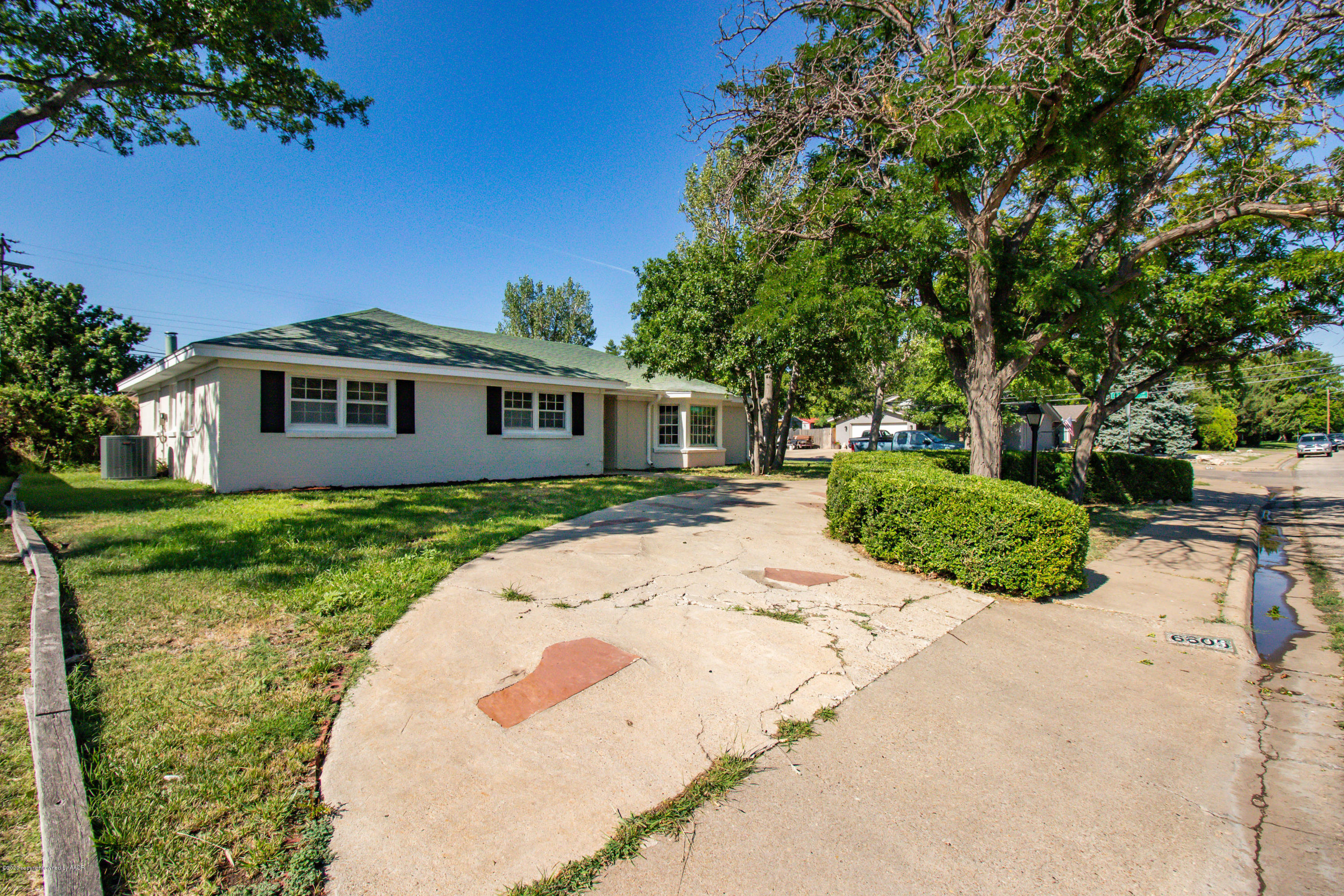6605 Dreyfuss Road Amarillo, TX 79106 - Photo 39 of 39 a view of a house with a backyard