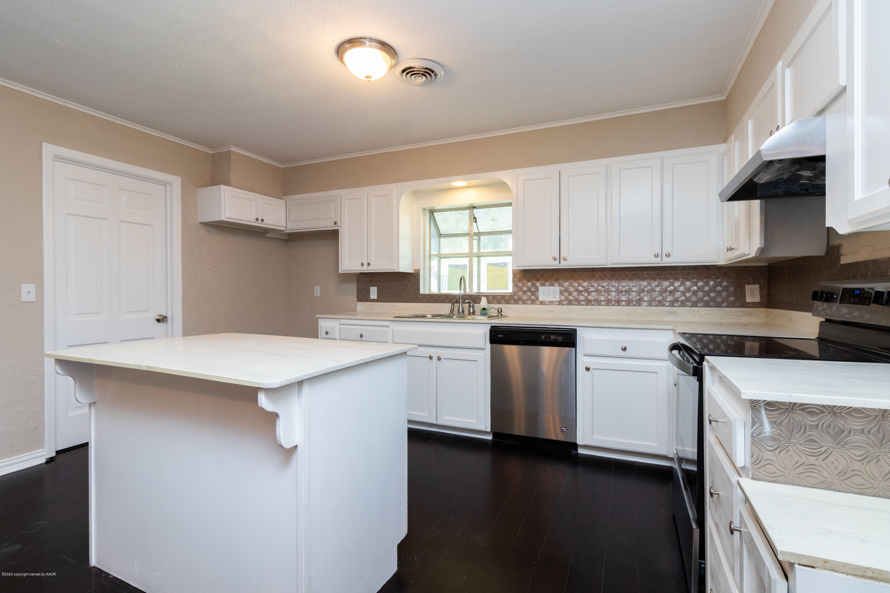 6605 Dreyfuss Road Amarillo, TX 79106 - Photo 8 of 39 a kitchen with granite countertop white cabinets and white appliances