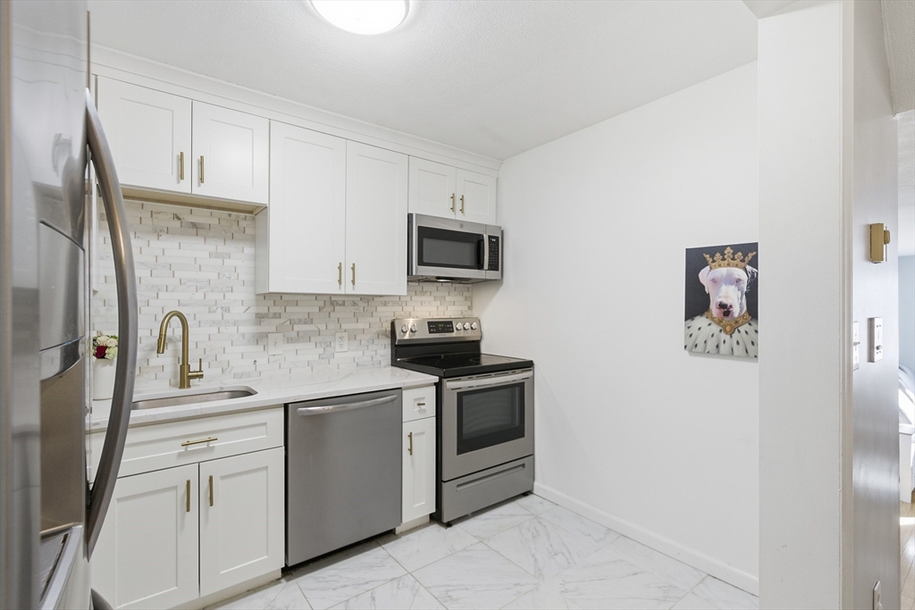 4 Erick Road, Unit 90 Mansfield, MA 02048 - Photo 10 of 30 a kitchen with a sink stove and refrigerator