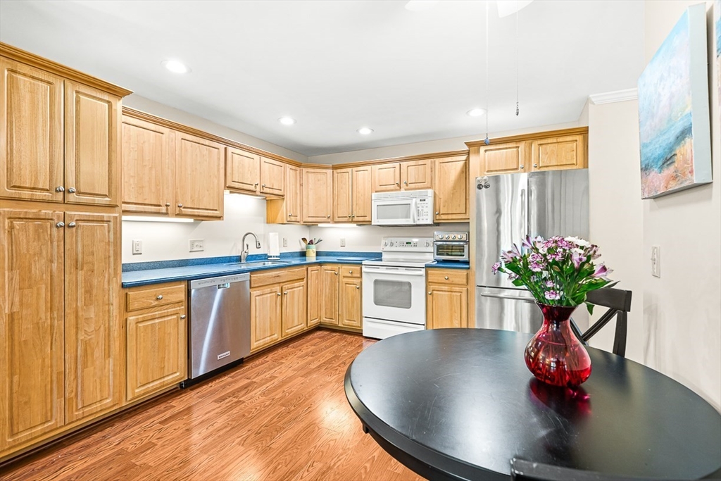 135 Beach Road, Unit B308 Salisbury, MA 01952 - Photo 4 of 36