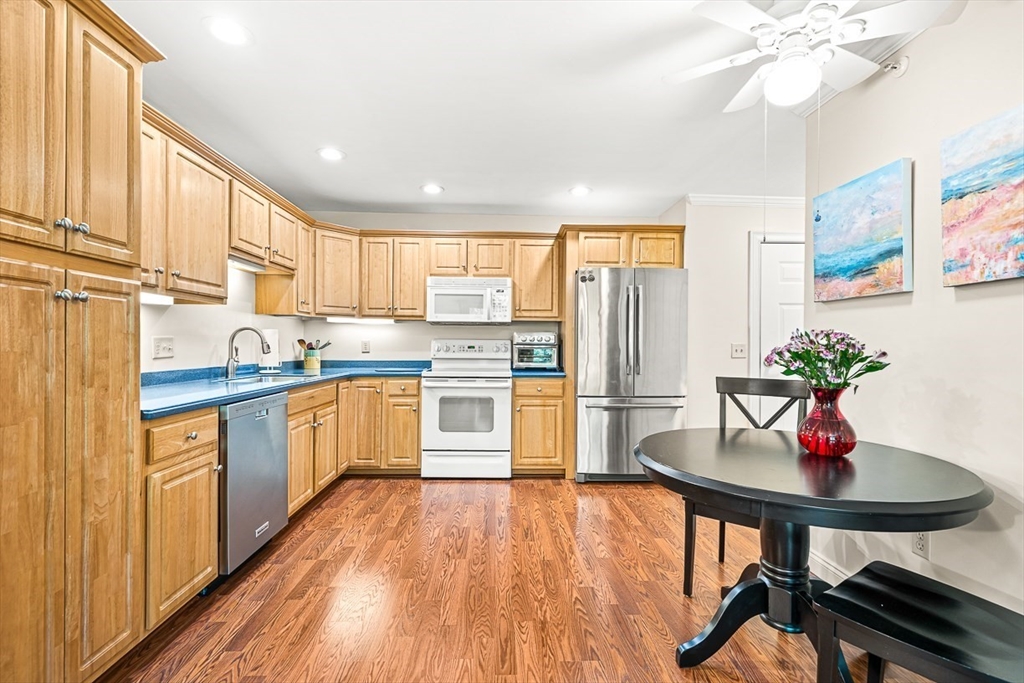 135 Beach Road, Unit B308 Salisbury, MA 01952 - Photo 5 of 36