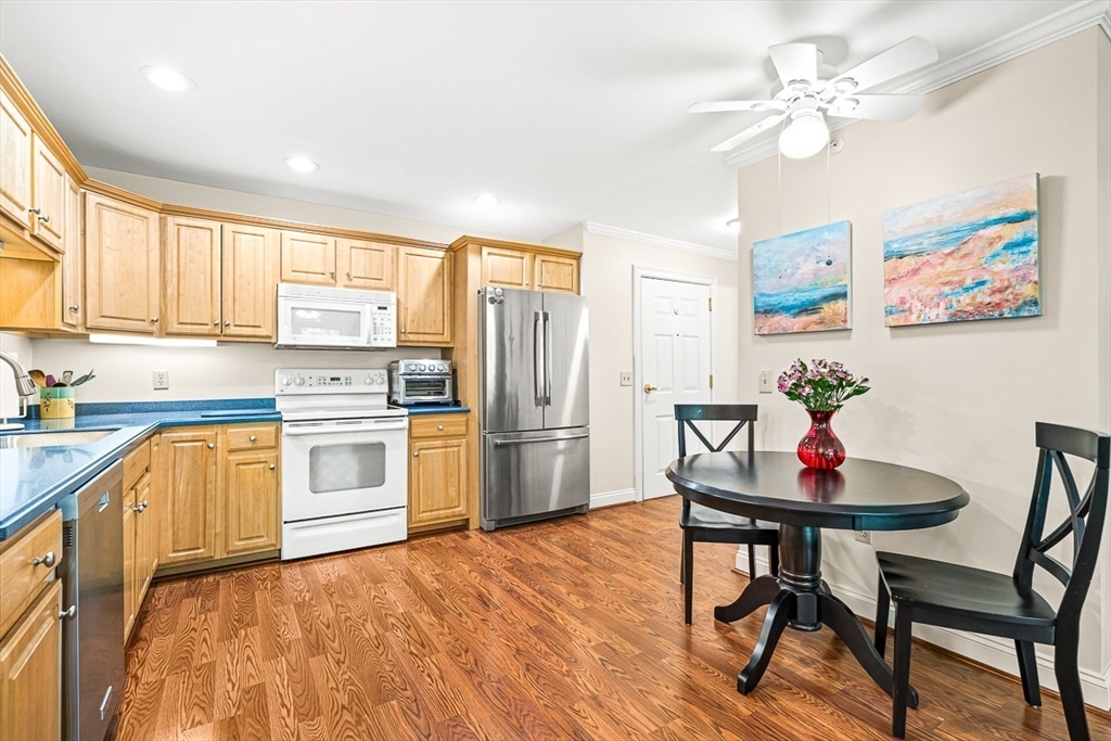 135 Beach Road, Unit B308 Salisbury, MA 01952 - Photo 6 of 36