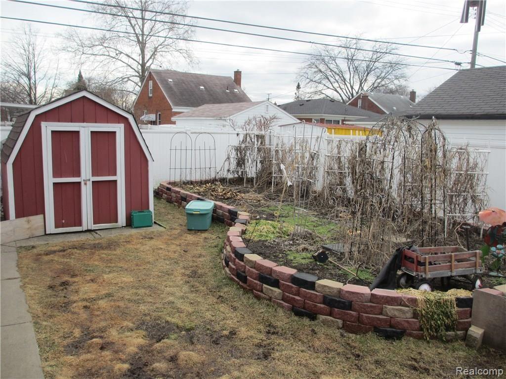 13219 Rosedale Street Southgate, MI 48195 - Photo 10 of 19 IMG_8545.JPG