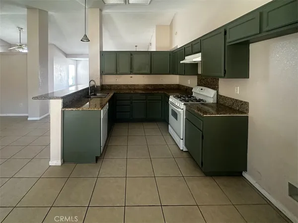 $2,500 | 13629 Dry Creek Road, Victorville, CA 92392