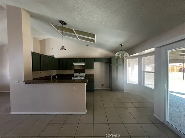 $2,500 | 13629 Dry Creek Road, Victorville, CA 92392