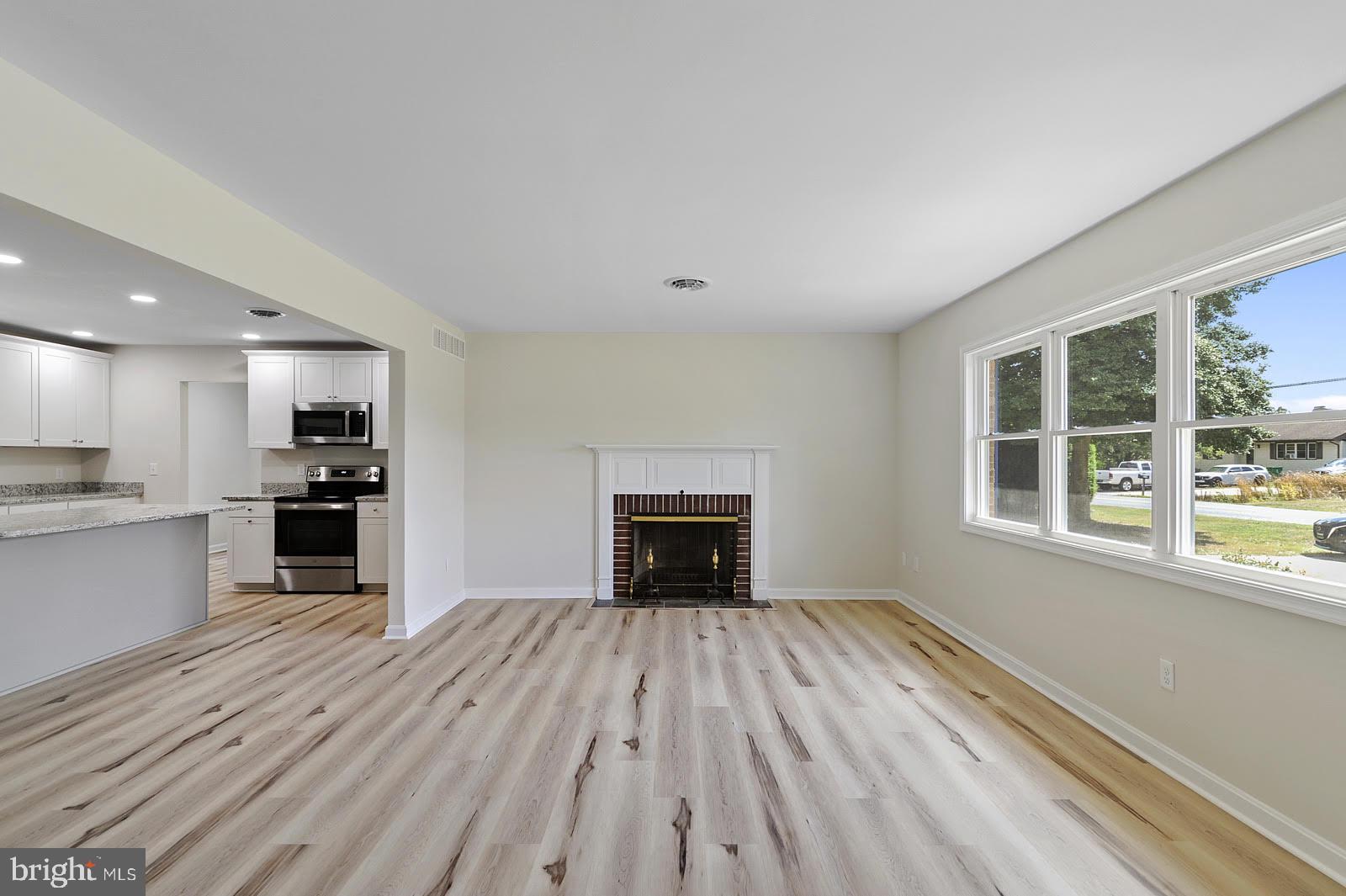 Living Room/FP