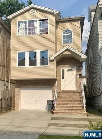 $2,350 | 83 Peabody Place, Unit 2, Newark, NJ 07104