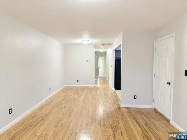 $2,350 | 83 Peabody Place, Unit 2, Newark, NJ 07104